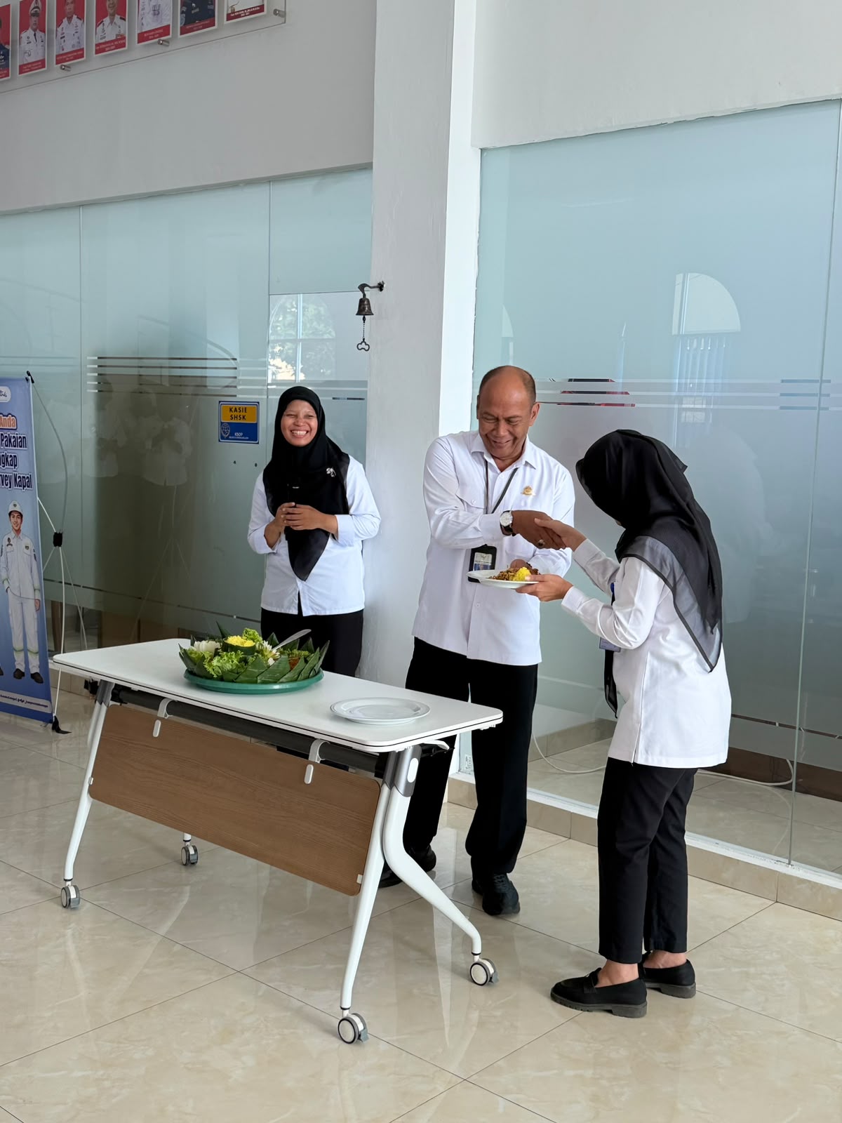 Syukuran sederhana tumpeng di KSOP Sunda Kelapa Harhubnas tahun 2026
